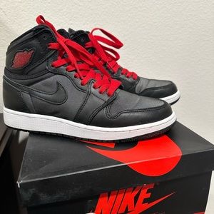 Jordan 1 Retro High Black Satin Gym Red, size 5Y (women’s 6.5)
